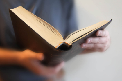 Около ста школьников участвуют в конкурсе художественного чтения, посвященном 200-летию Николая Некрасова